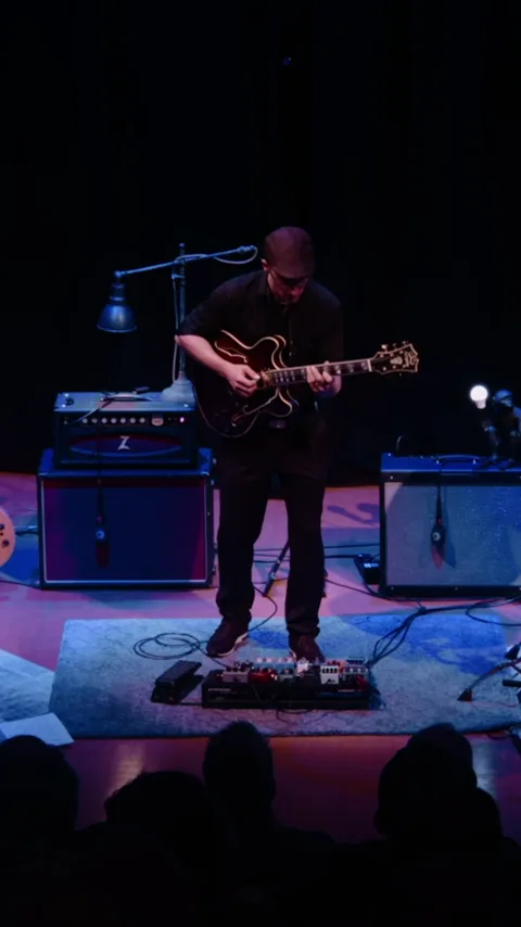 Performance preview for Pete Roth feat. Bill Bruford "Full Circle" excerpt after guitar solo